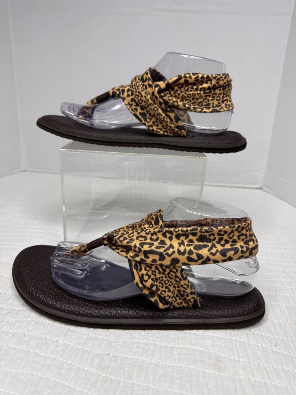 Sanuk Womens Yoga Sling 2 Sandals Leopard 9 Flexible Sole Comfortable Flip Flop - Picture 1 of 8